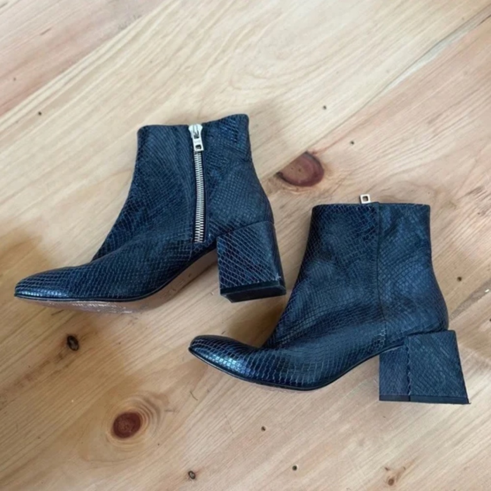 LoQ Lazaro Blue Snake Skin Boots - Size 39/8